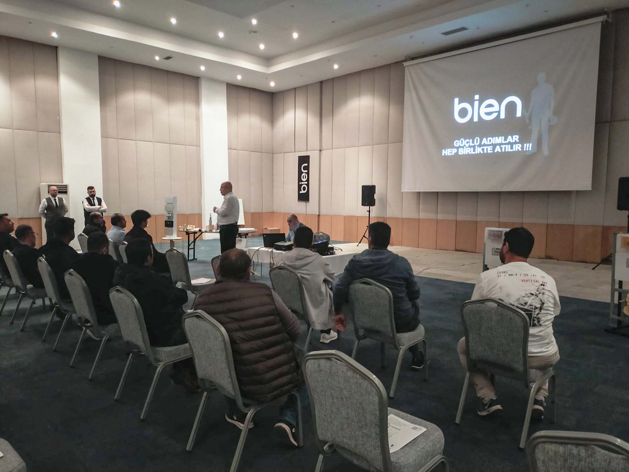 Bien Yüzlerce Ustaya Eğitim Verdi